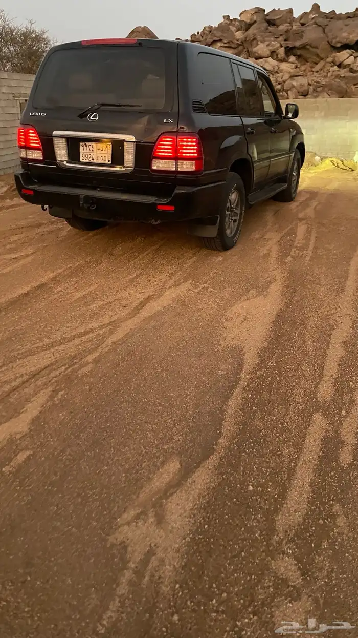 جيب لكزس نضيف وعليه موجز وذكر الله . 6