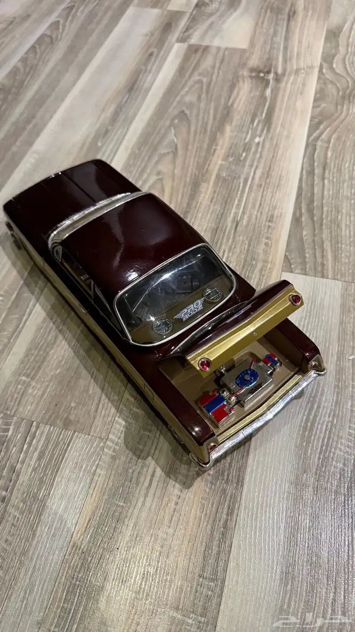 مجسم سيارة كلاسيك حديد 2