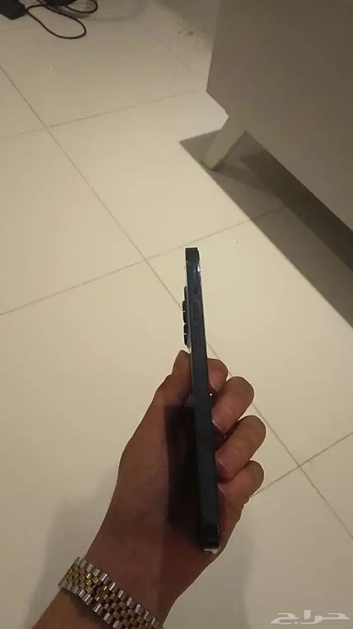 ايفون 12برو ماكس وكاله مانفك فيه كسر بسيط ف الخلفيه 1