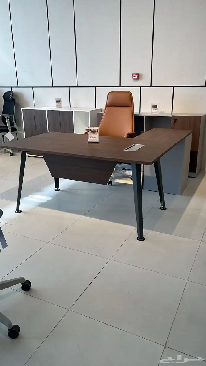 مكتب إداري فاخر   تصميم مودرن راق  مناسب للشركات الناشئة 4