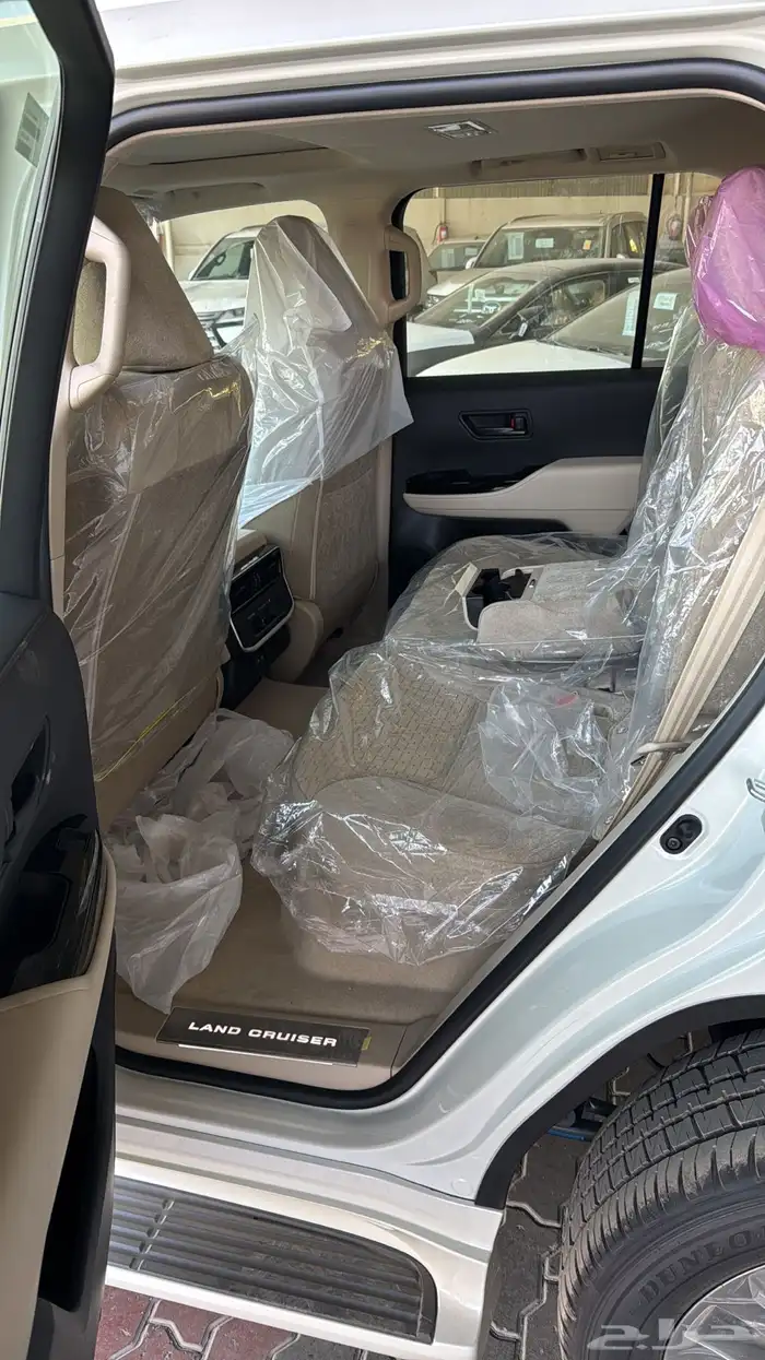 تويوتا لاندكروزر GXR3 بنزين 2026 10