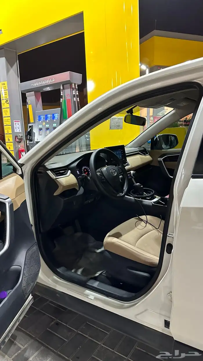 للبيع تويوتا رافور 2022 دبل وكاله 9