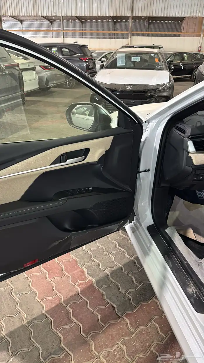 تويوتا كامري E بلس هايبرد 2025 6