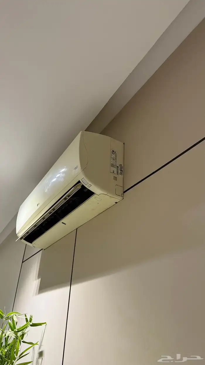 مكيف LG للبيع استخدام ممتاز ما عدا الكمبرسر 2