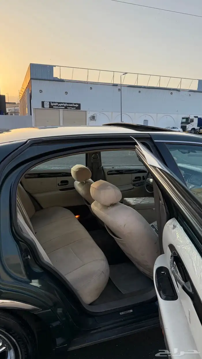 لنكون تاون كار 12