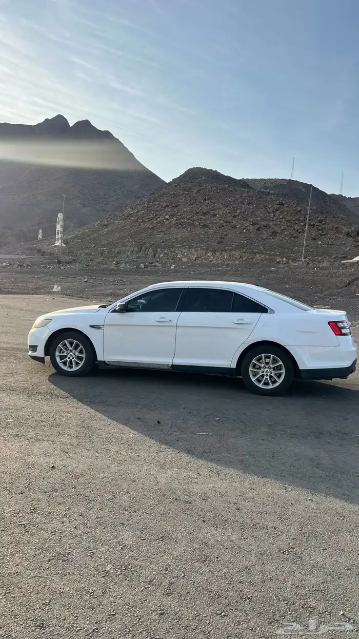 للبيع فورد تورس موديل 2013 1