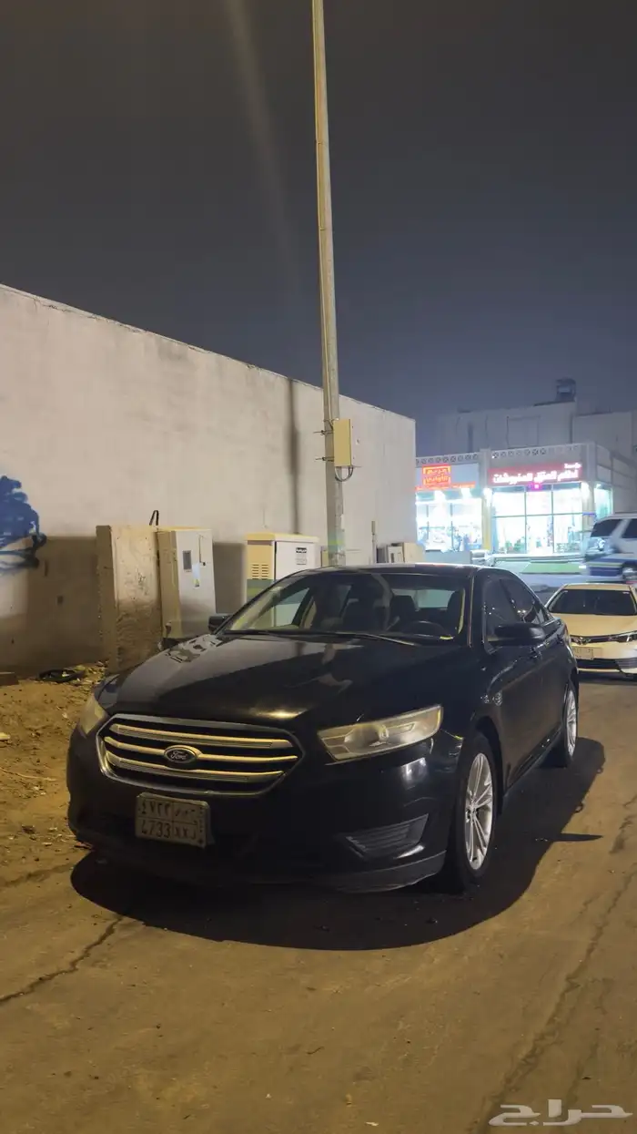 للبيع فورد تورس 2014 لون اسود 6