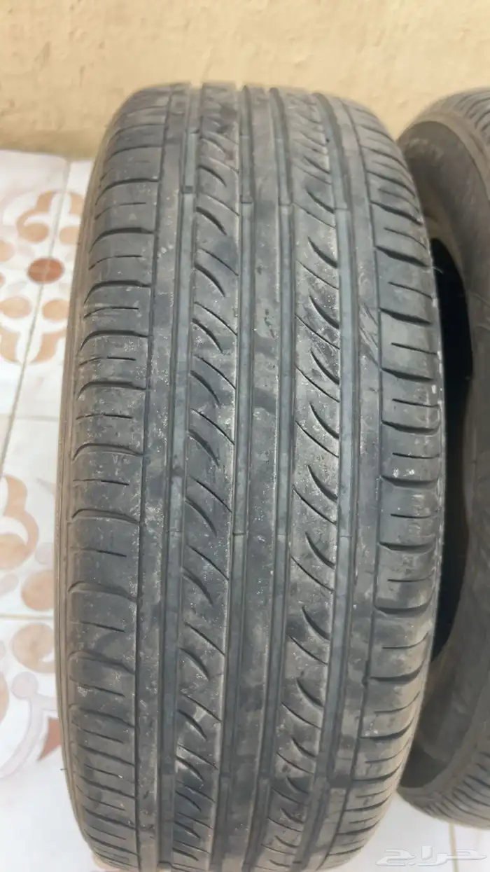 اثنين كفرات نضيفه مقاس 225 600 R17 1