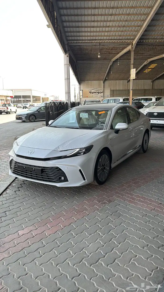 تويوتا كامري LE هايبرد 2025 1