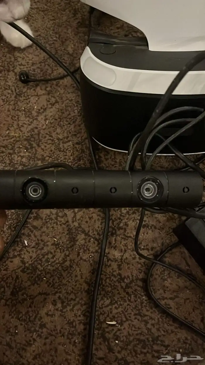 يد سوني فايف وسوني فايف ونظارة واقع افتراضي سوني فور 2