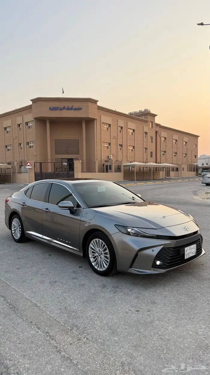 للبيع كامري 2025 LE بنزين - عداد 30 الف 9