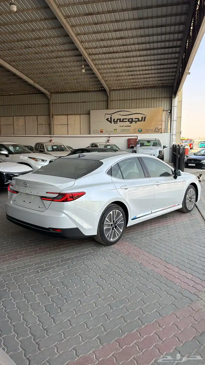تويوتا كامري LE هايبرد 2025 2