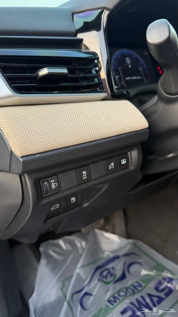 للبيع كامري 2025 LE بنزين - عداد 30 الف 20