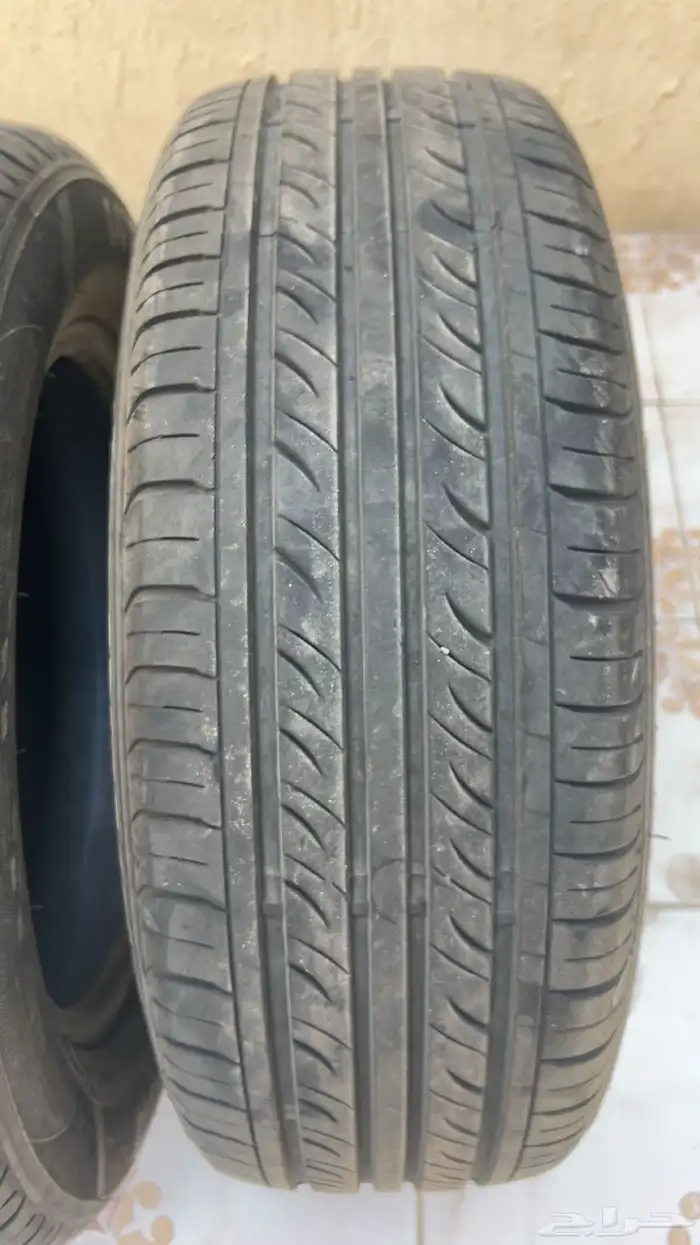 اثنين كفرات نضيفه مقاس 225 600 R17 0