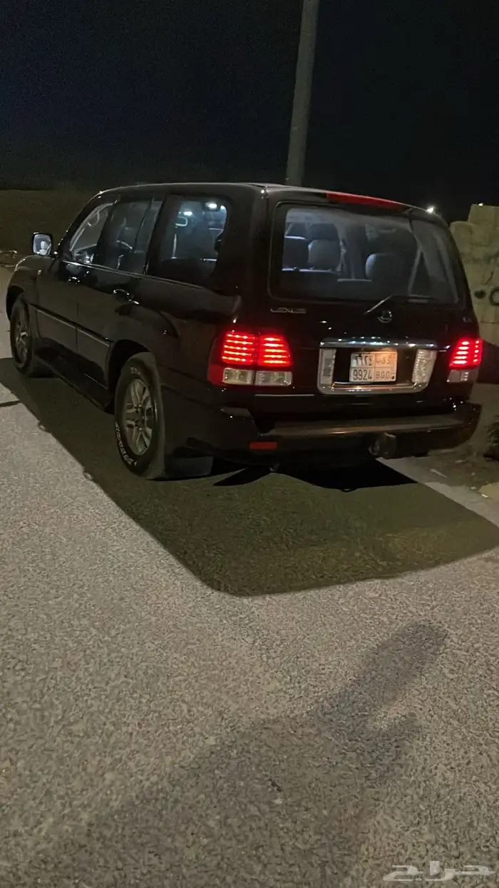 جيب لكزس نضيف وعليه موجز وذكر الله . 8