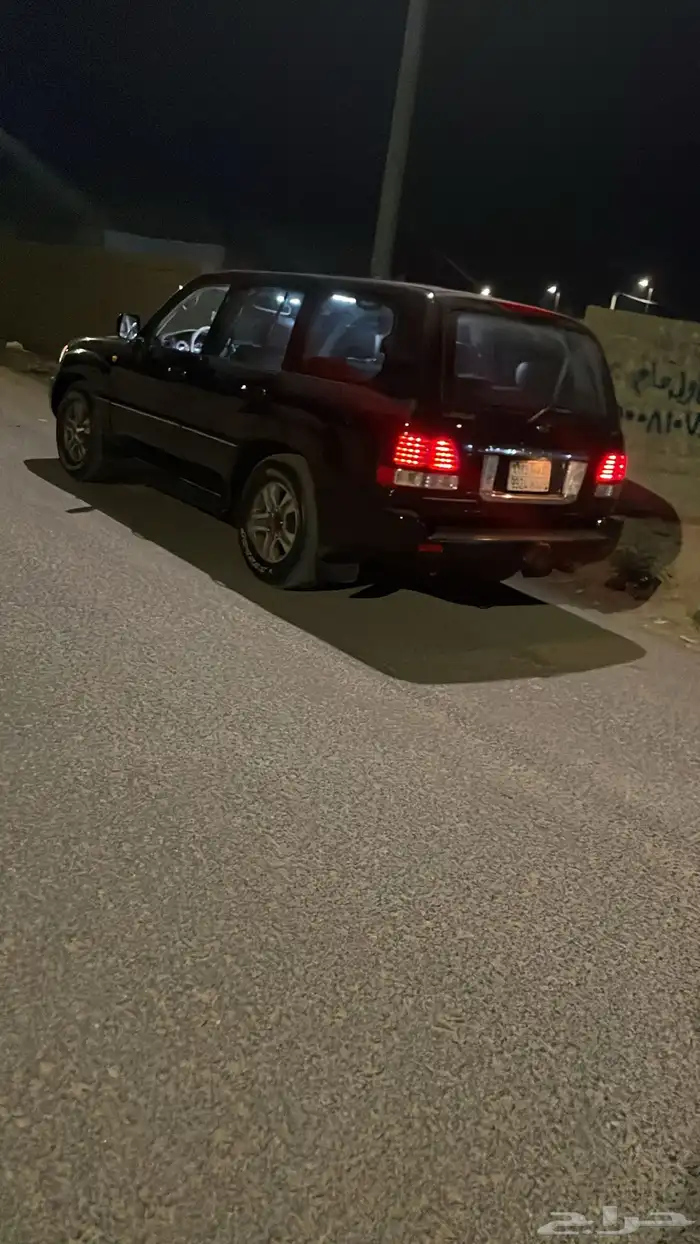 جيب لكزس نضيف وعليه موجز وذكر الله . 9