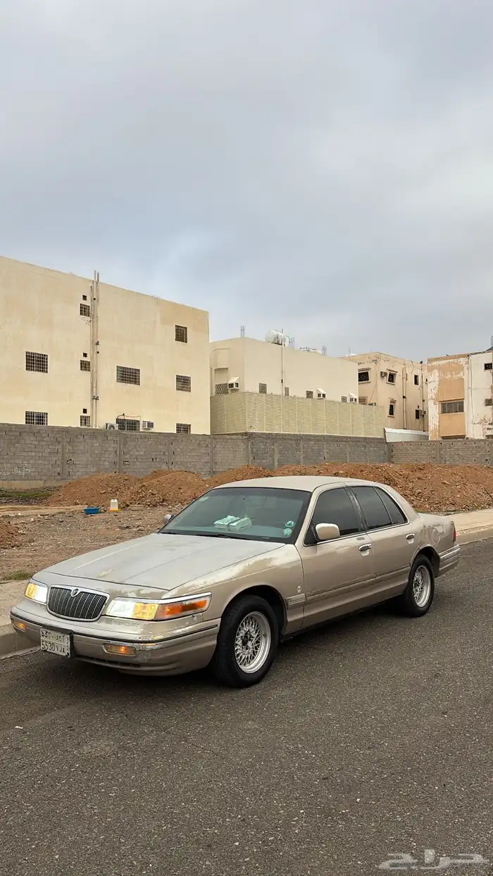 فورد ماركيز للبيع قطع غيار او الموتر كامل موديل 97 0