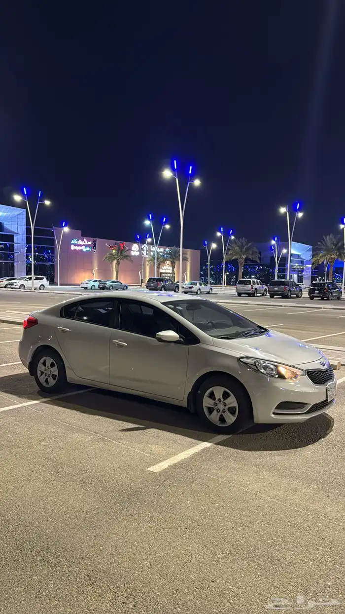 السلام عليكم ورحمة وبركاته اقدملكم سياره سيراتو 2015 0