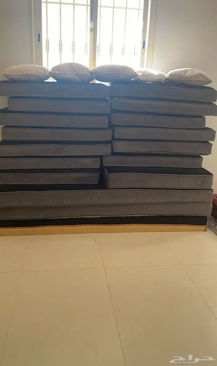 الزوليه والجلسه الارضيه للبيع 1