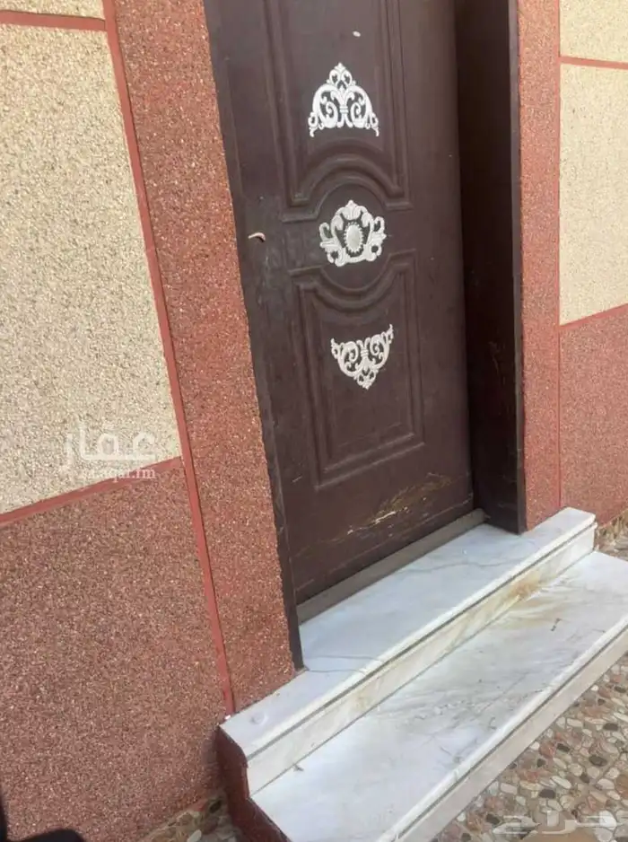 للإيجار دور أرضي مميز في العيينة-موقع مميز ومناسب للعوائل 4