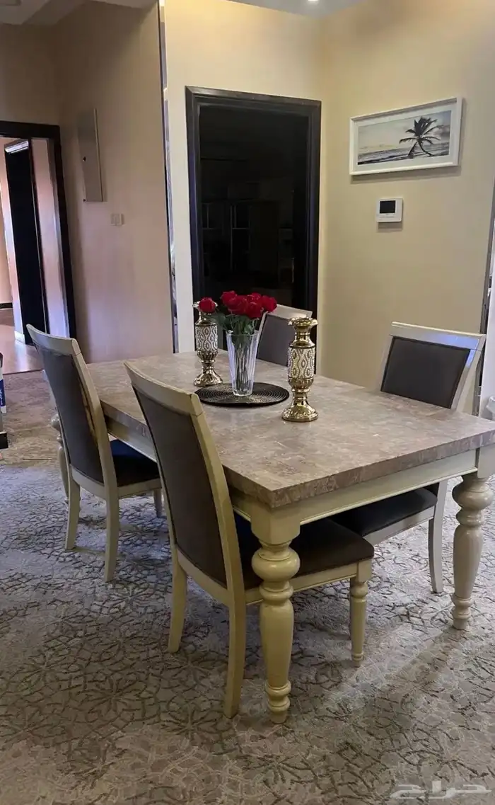 طاولة طعام من الرخام من هوم سنتر 0