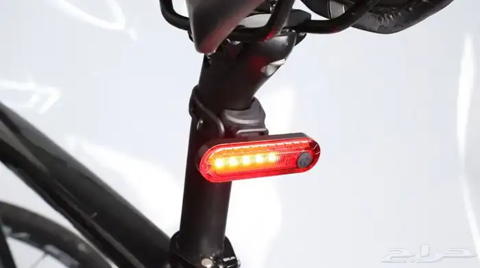 مصباح أمامي للدراجة يعمل بالطاقة الشمسية 2