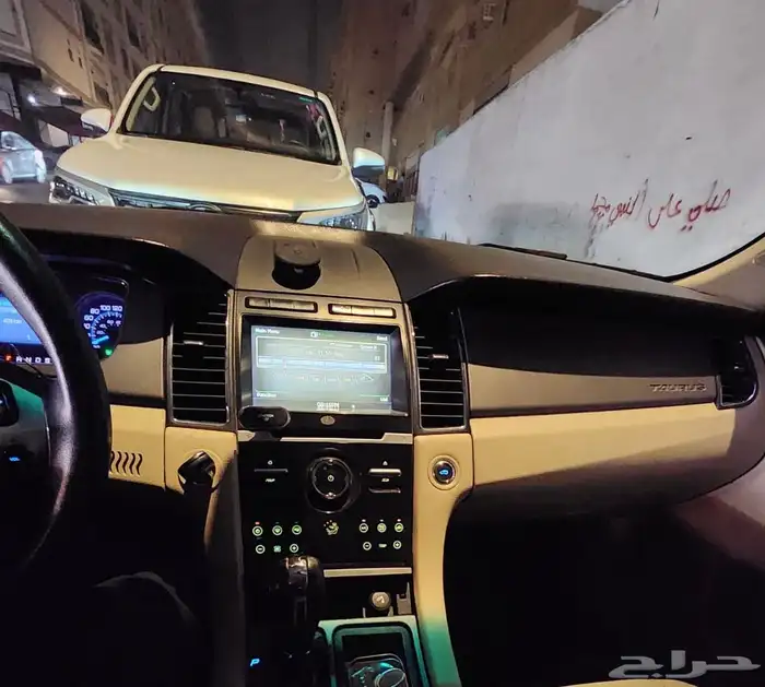 للبيع فورد تورس 2014 لون اسود 12