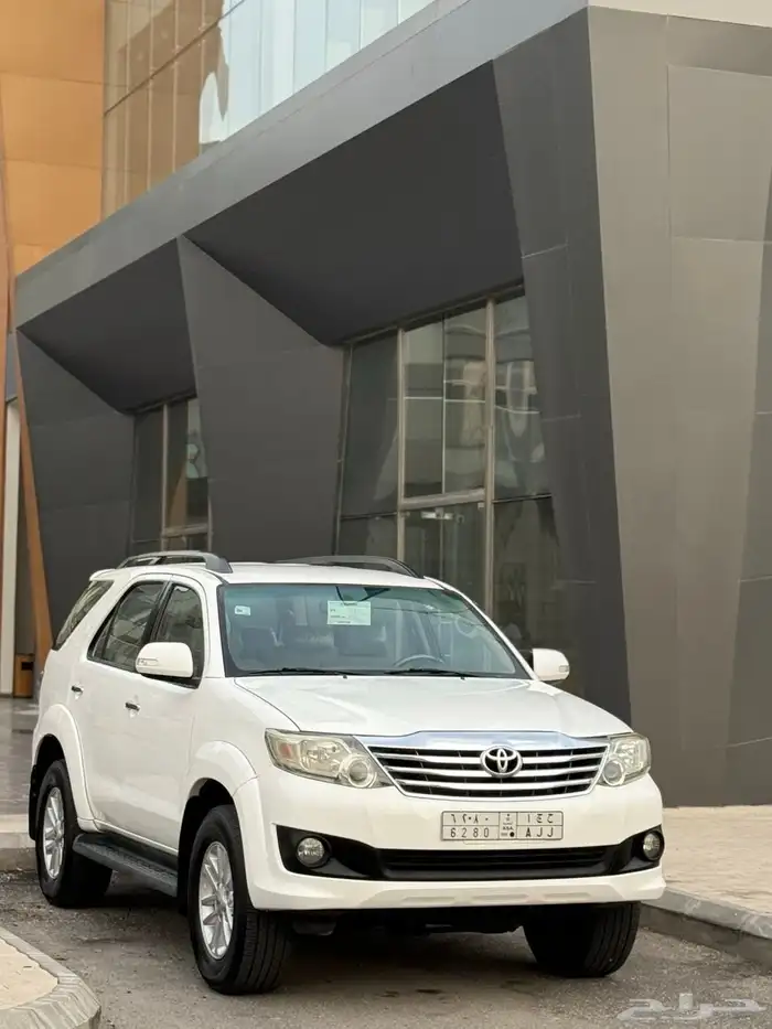 للبيع فورتشنر 0