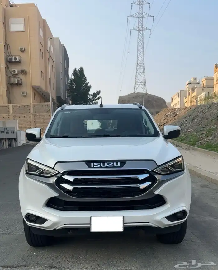 ايسوزو MUX (دبل) 2023 فل كامل ( بحالة الوكالة ) خالي من الرش 1