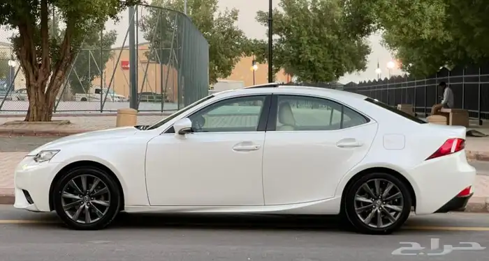 لكزس 2014 IS350 فل سعودي 4