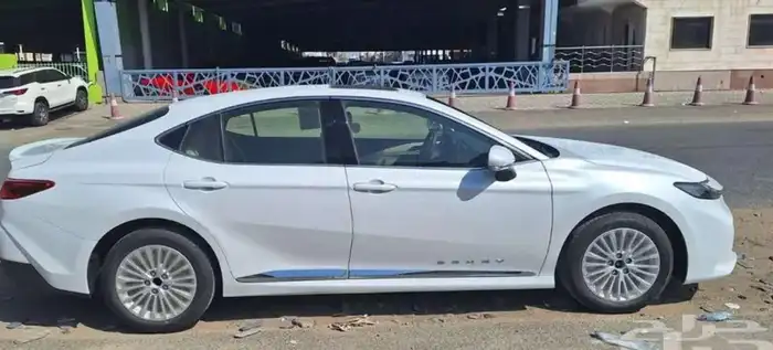 تويوتا كامري LE بنزين نصف فل موديل 2025 كاش وتقسيط 5