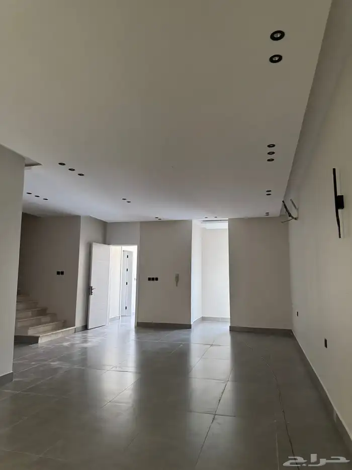 فيلا دورين وملحق للبيع حي الخمرة 6