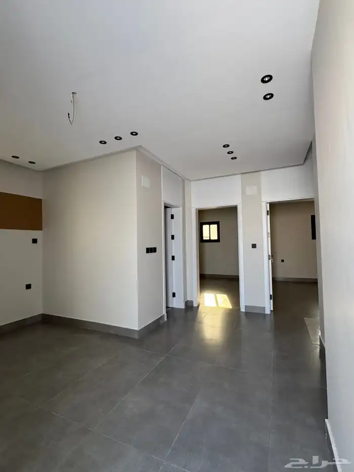 فيلا دورين وملحق للبيع حي الخمرة 12