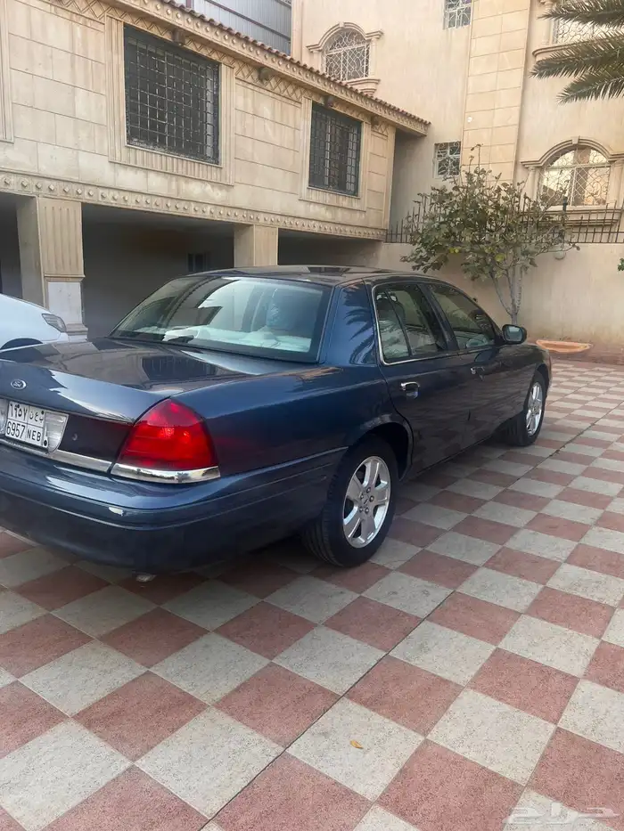 فورد كراون فكتوريا مخزن 2011 3