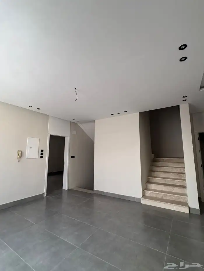 فيلا دورين وملحق للبيع حي الخمرة 17