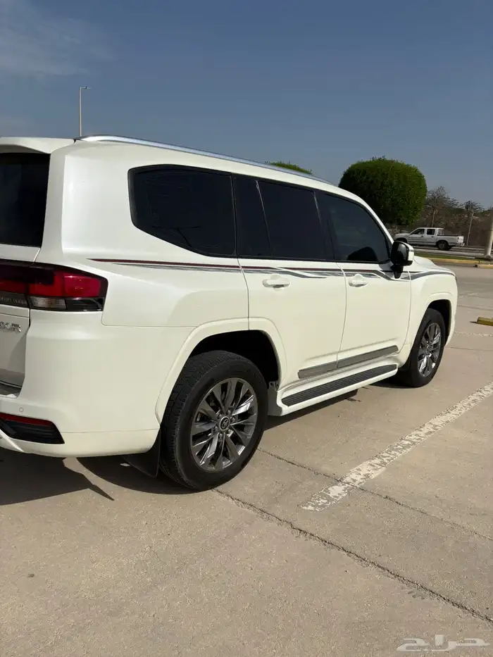 لاندكروزر GXR L4 بنزين سعودي 2024 3