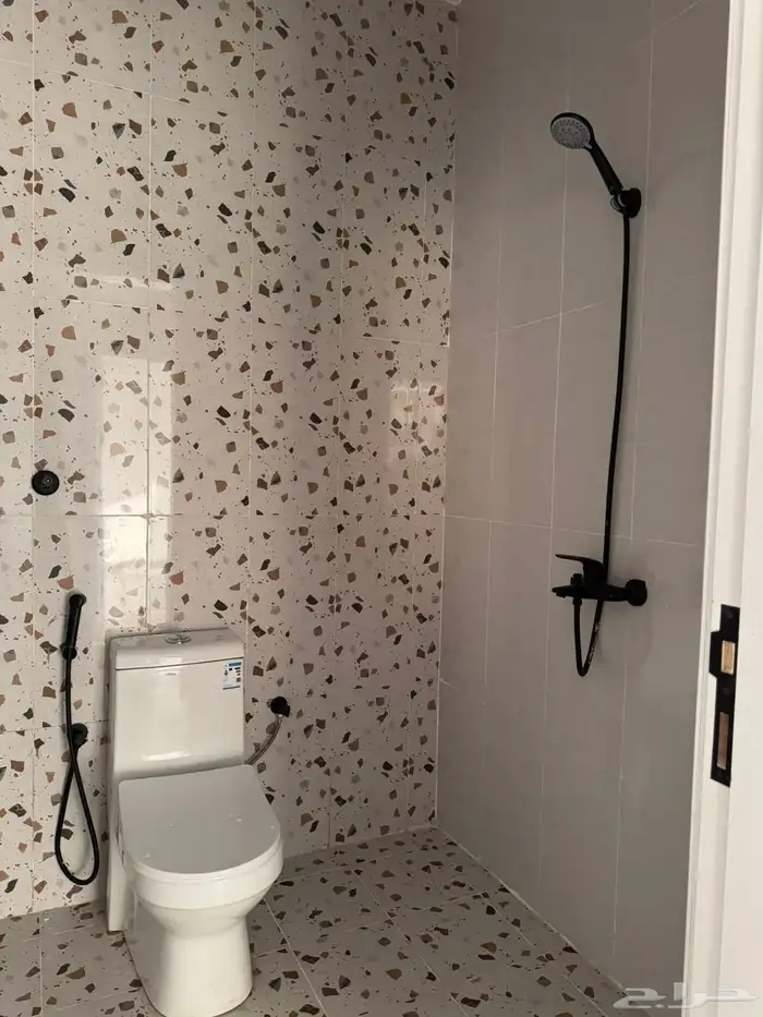 فيلا دورين وملحق للبيع حي الخمرة 20