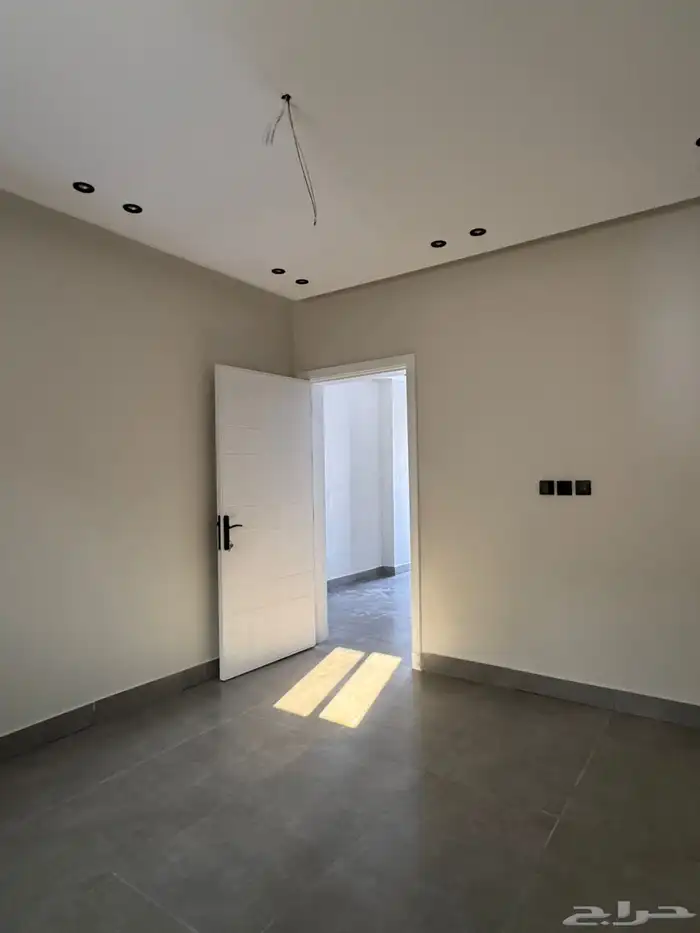 فيلا دورين وملحق للبيع حي الخمرة 11