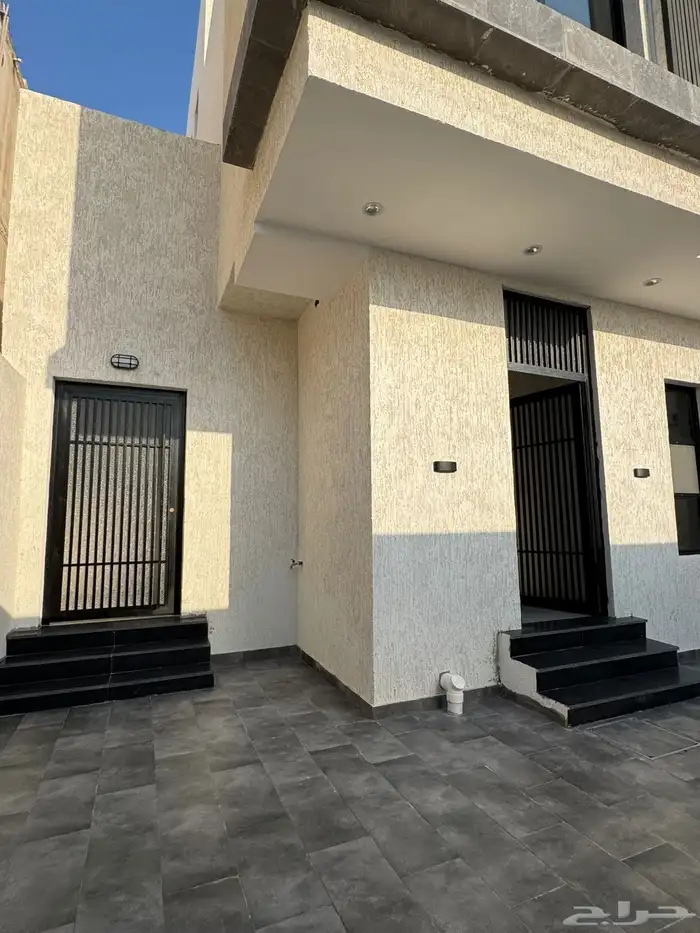 فيلا دورين وملحق للبيع حي الخمرة 2