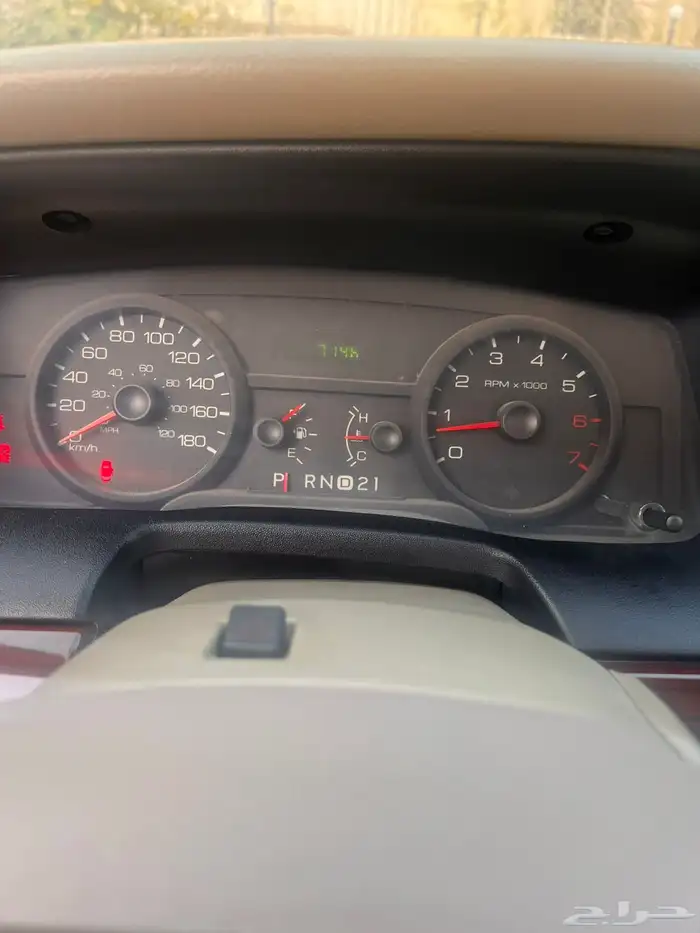 فورد كراون فكتوريا مخزن 2011 7