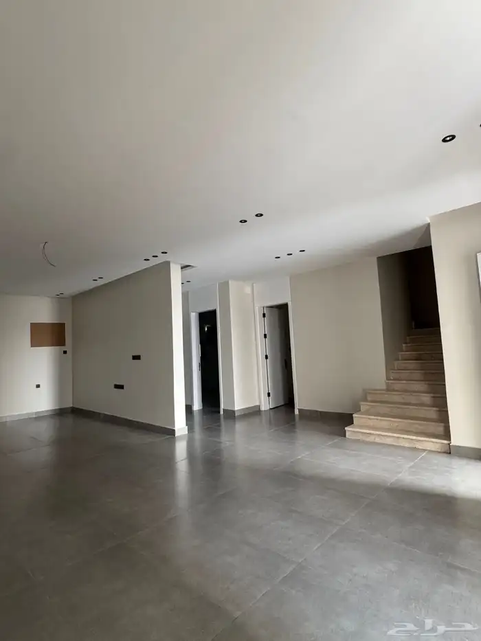 فيلا دورين وملحق للبيع حي الخمرة 22