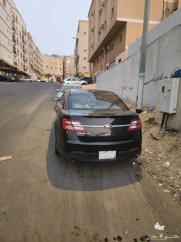 للبيع فورد تورس 2014 لون اسود 1