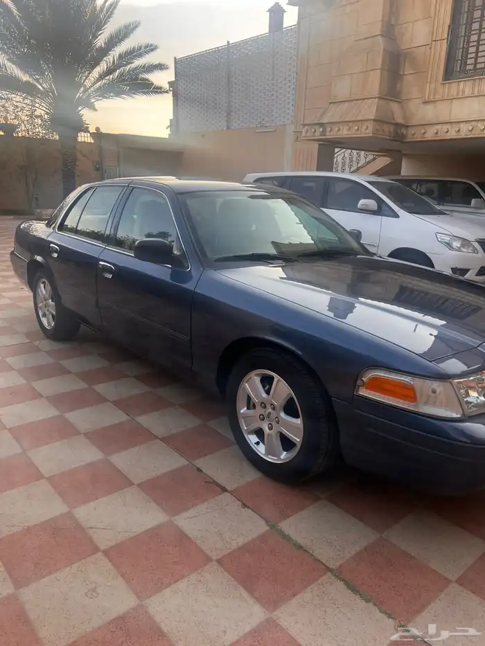 فورد كراون فكتوريا مخزن 2011 1