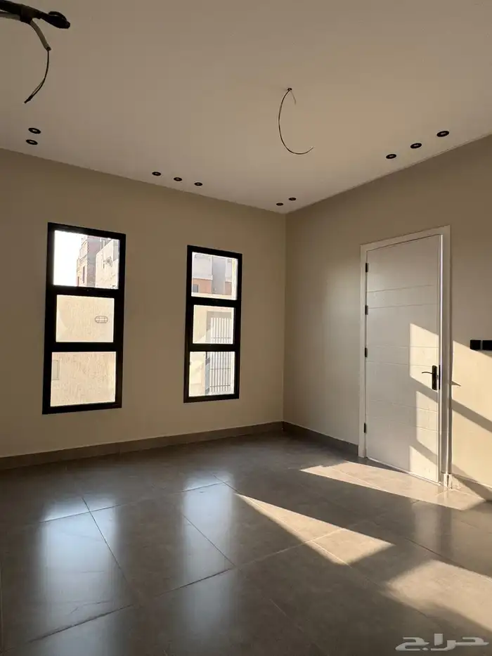 فيلا دورين وملحق للبيع حي الخمرة 4