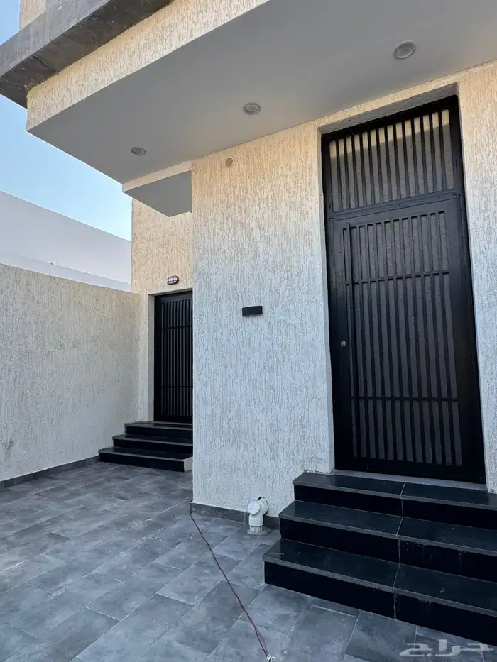 فيلا دورين وملحق للبيع حي الخمرة 23