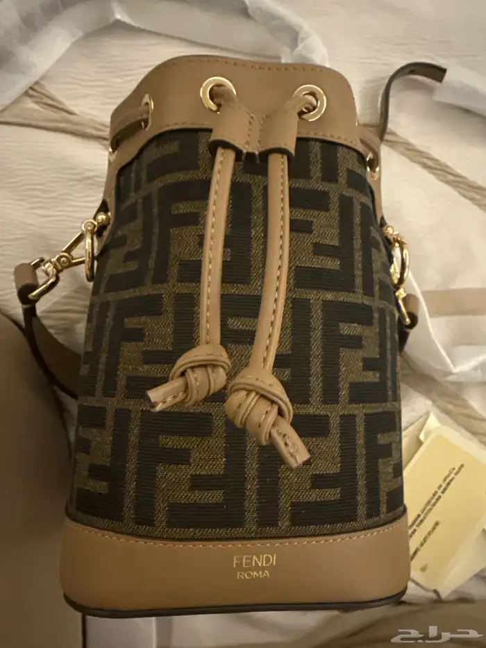 شنطة فندي جديده لم تستخدم موضح السعر 0