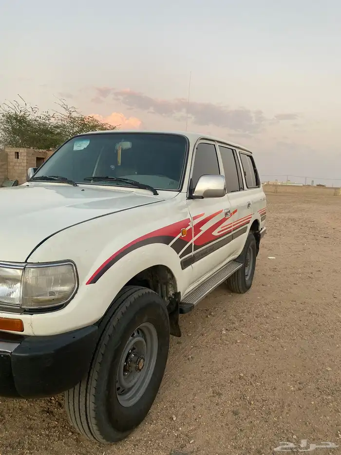 لاندكروزر صالون 8