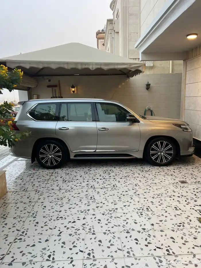 للبيع جيب لكزس dd موديل 2016 مجدد 2022 0