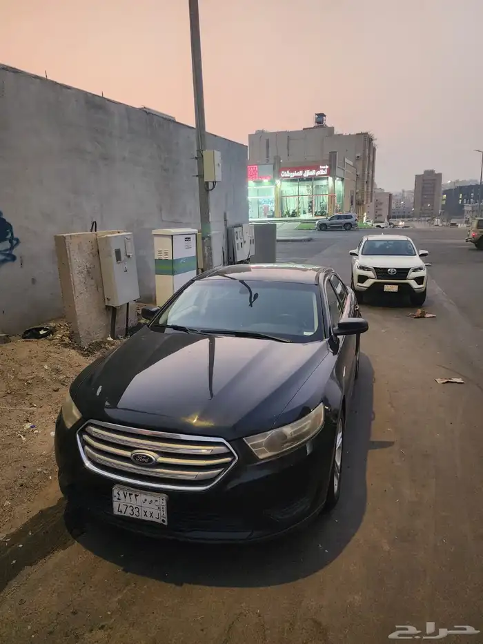 للبيع فورد تورس 2014 لون اسود 0
