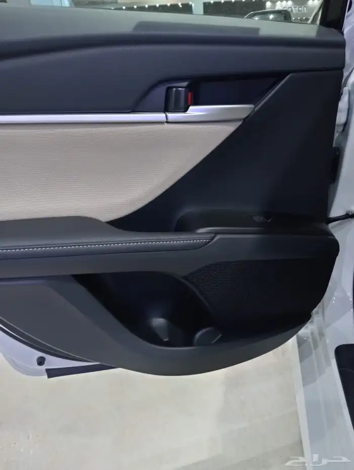 تويوتا كامري LE بنزين 2025 16